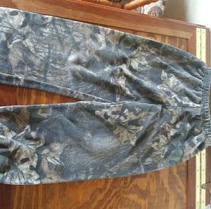 Boys size 8/10 mossy oak sweatpants